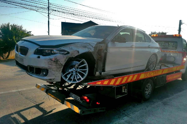 Tractare auto BMW avariat în Bacău